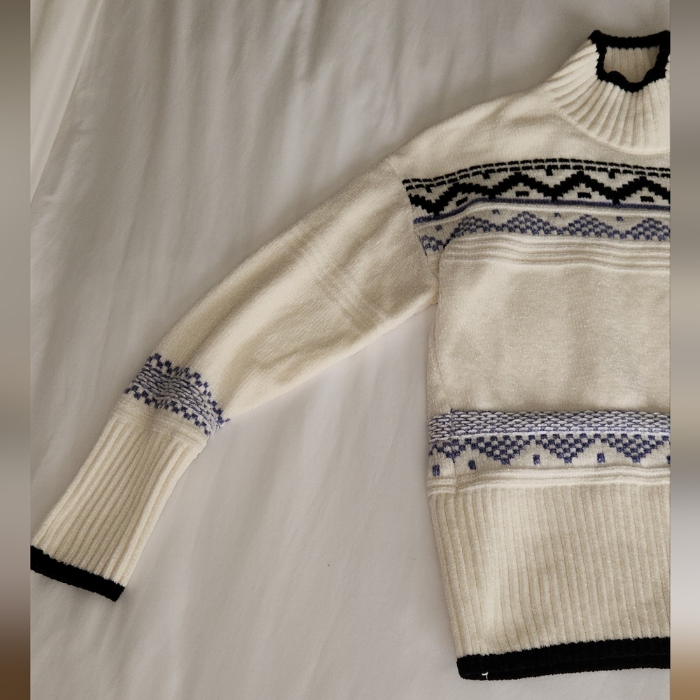 Christian Siriano White & Blue Turtleneck Sweater - Picture 4 of 11